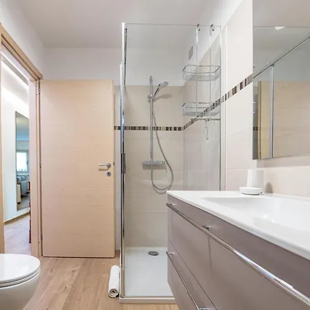 Daire Fiori Pool-gartenwohnung *